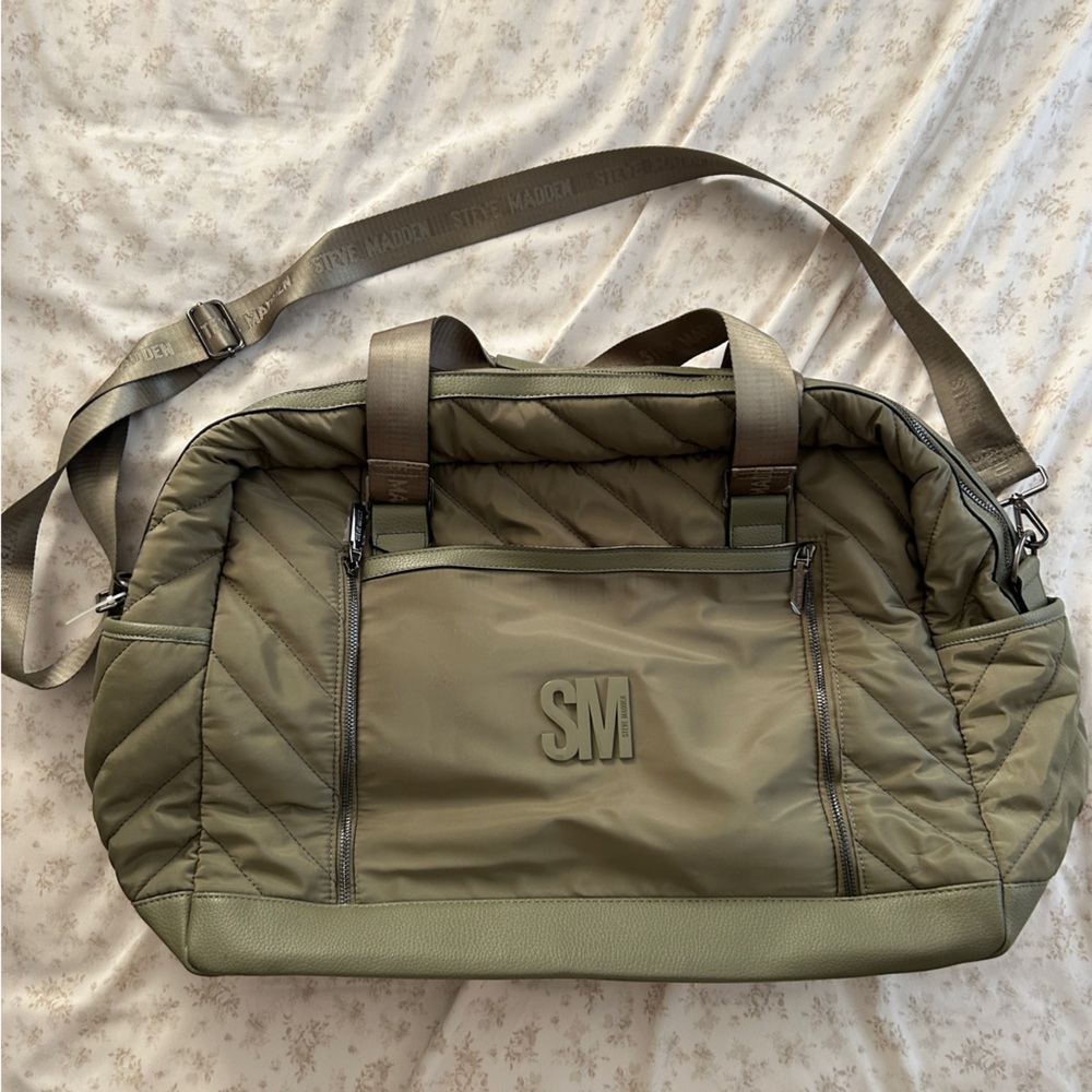 NWT Steve Madden Olive Bascaper Overnighter